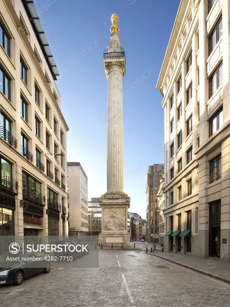 England, London, The City of London. The Monument, commemorating the Great Fire of London in 1666. Built by Sir Christopher Wren and Dr Robert Hooke during 1671-1677.