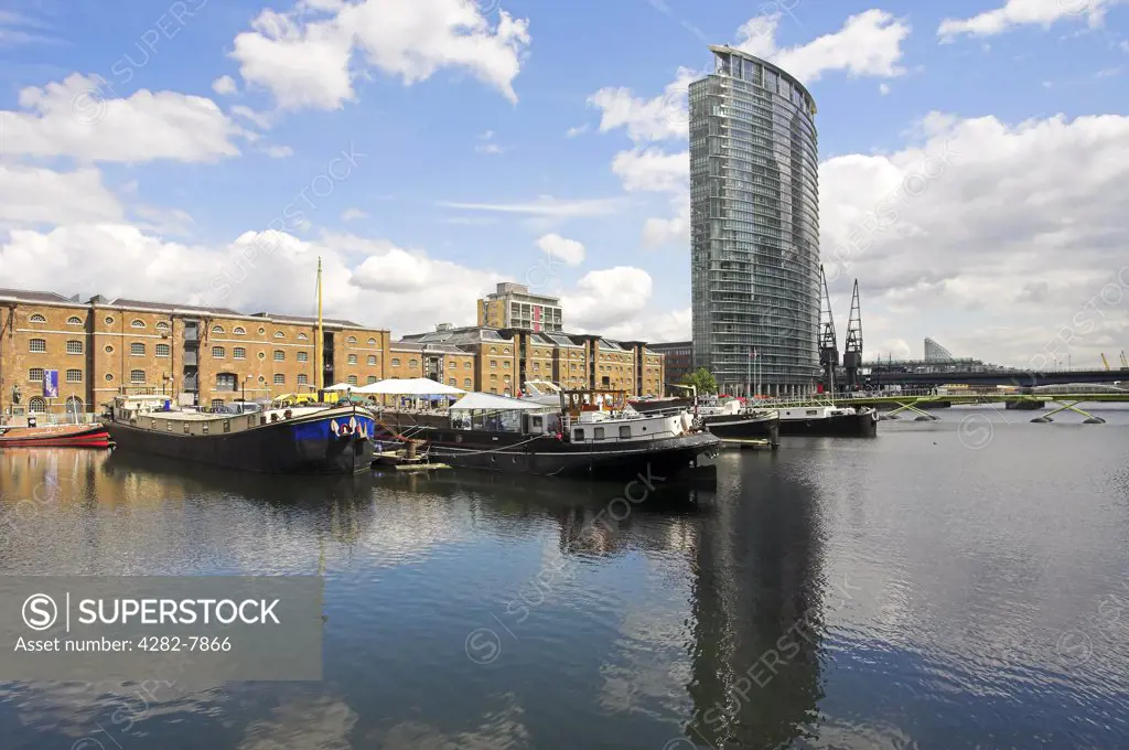 England, London, West India Dock. London Marriott Hotel at West India Quay in London's docklands.