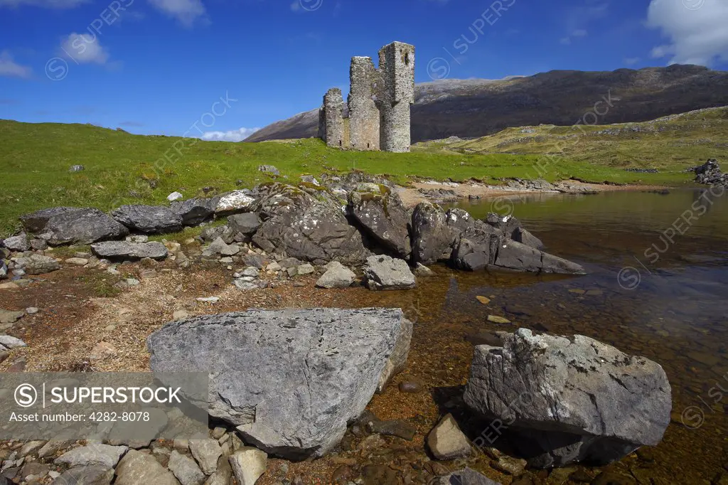 Scotland, Highland, Loch Assynt. Ardvreck Castle, a ruined 16th century castle on the shores of Loch Assynt.