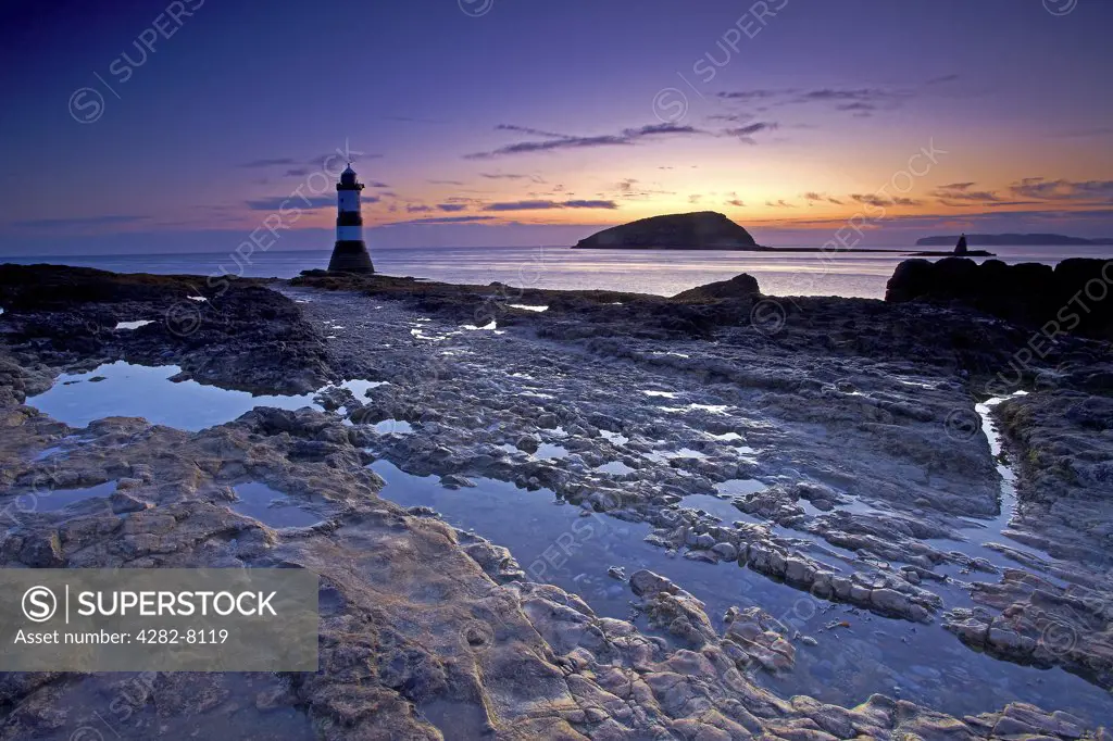 Wales, Anglesey, Penmon Point. Penmon Lighthouse, also known as Menai Lighthouse, at the north entrance to the Menai Strait opposite Puffin Island at dawn.