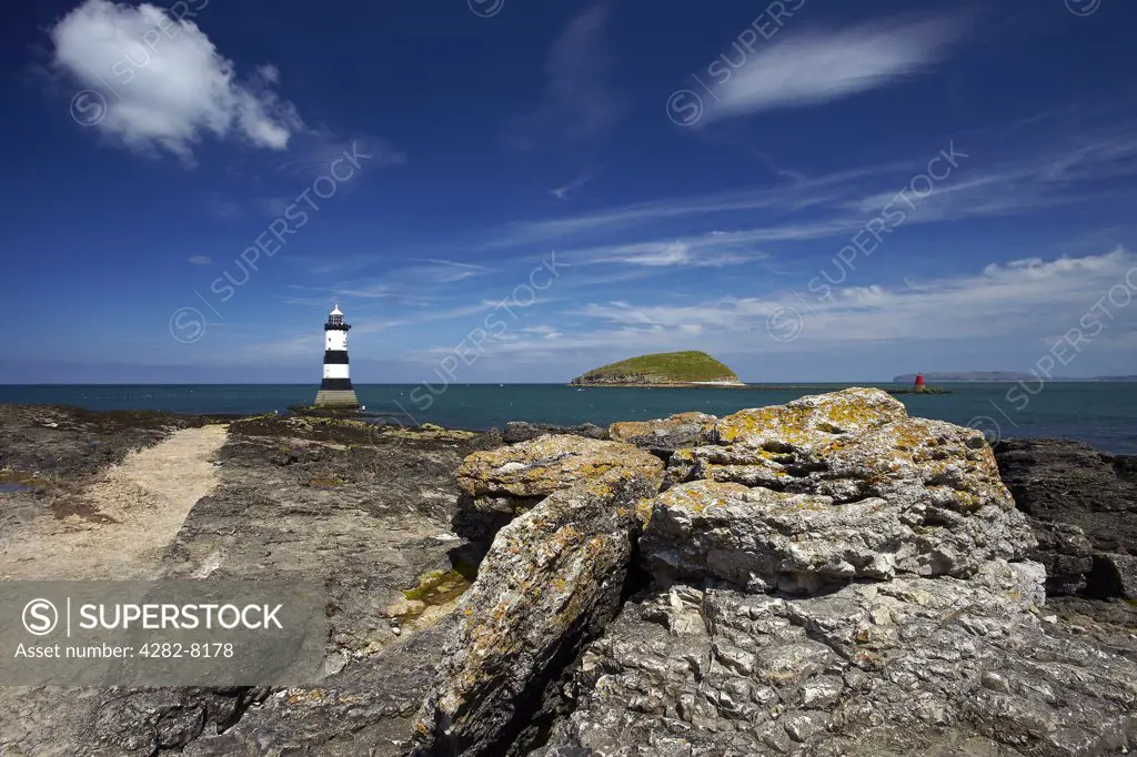 Wales, Anglesey, Penmon Point. Penmon Lighthouse, also known as Menai Lighthouse, at the north entrance to the Menai Strait opposite Puffin Island.