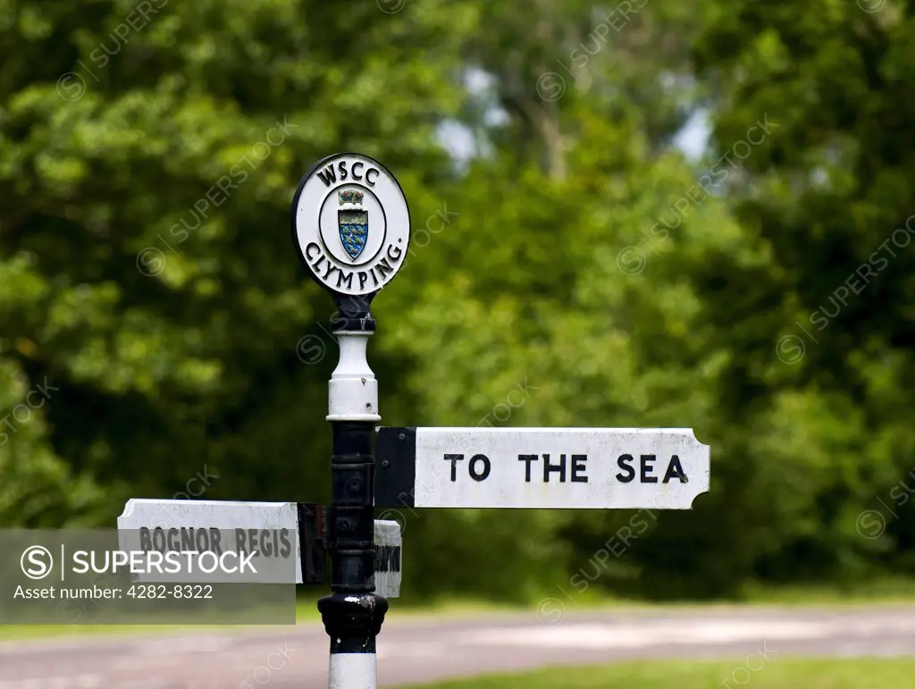 England, West Sussex, Clymping. A road sign with directions 'TO THE SEA' and 'BOGNOR REGIS'.