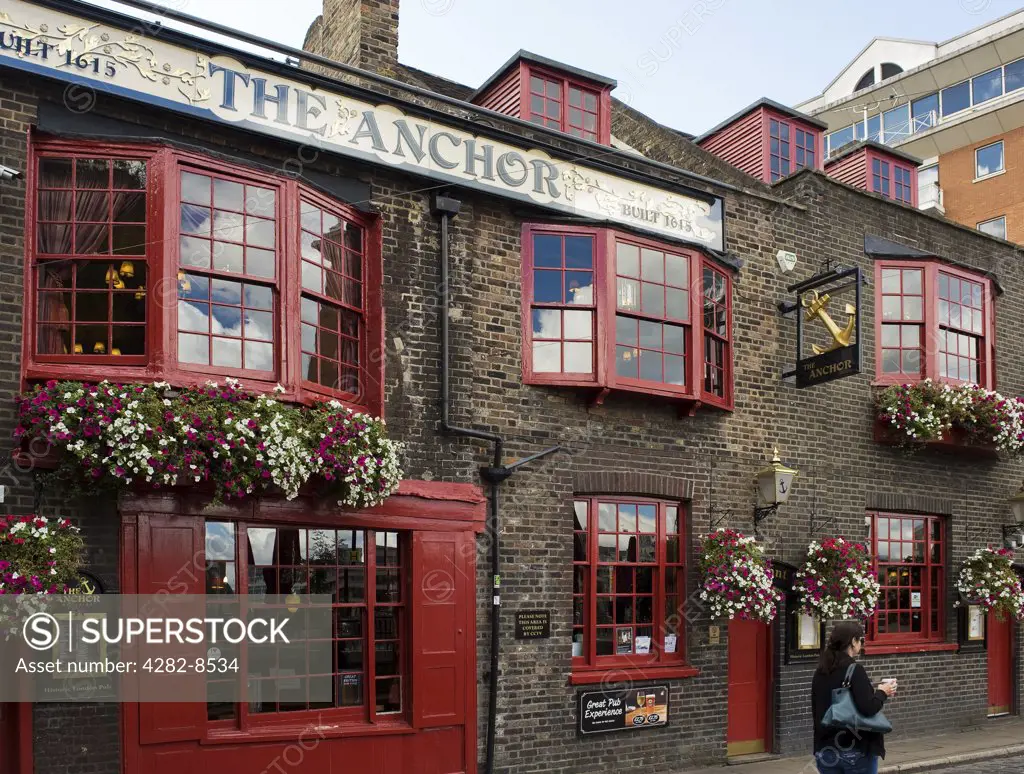 England, London, Bankside. The exterior of The Anchor pub on the South bank of the River Thames. The pub was built in 1615 and was the site where Samuel Pepys saw the Great Fire of London in 1666.