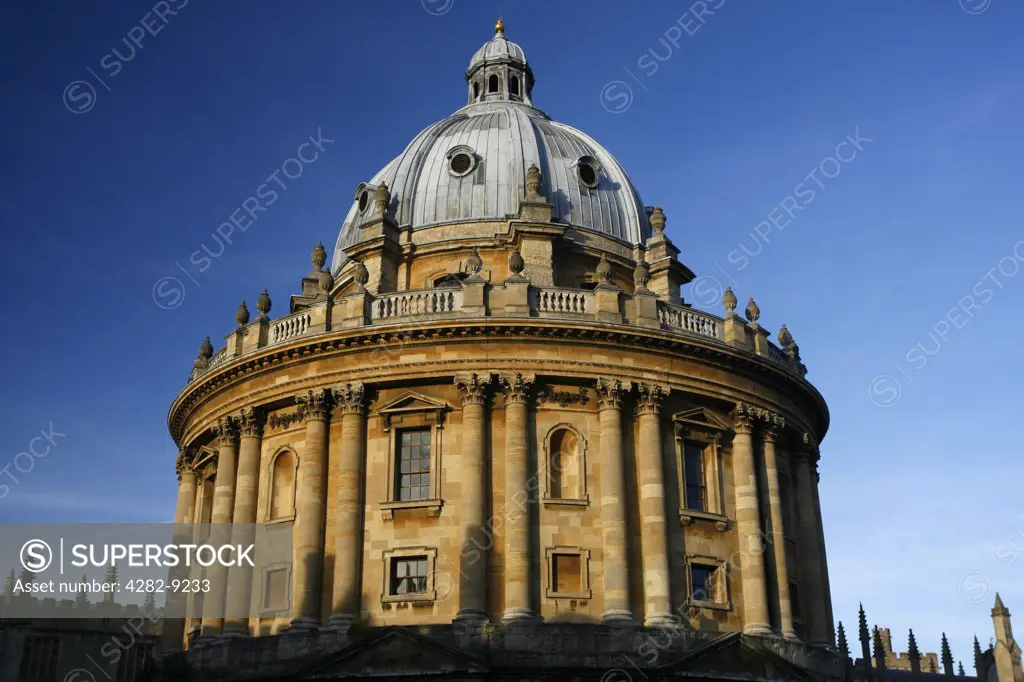 England, Oxfordshire, Oxford. Radcliffe Camera library at Radcliffe Square in Oxford.