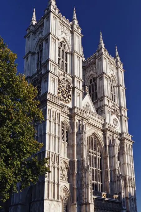 England, London, Westminster. Westminster Abbey, the traditional place of coronation and burial site for monarchs of the Commonwealth realms. There have been 16 royal weddings at the abbey since 100.