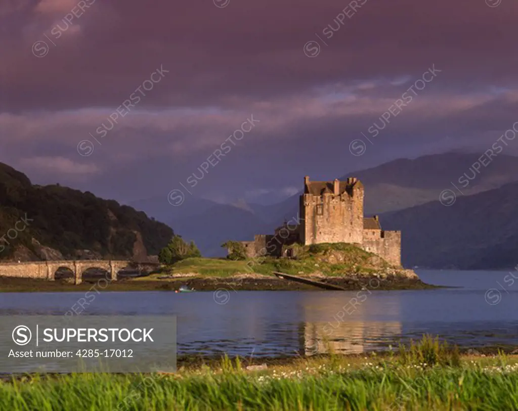 Eileen Donan Castle, Loch Duich, Domie, Scotland, United Kingdom ( Great Britain )