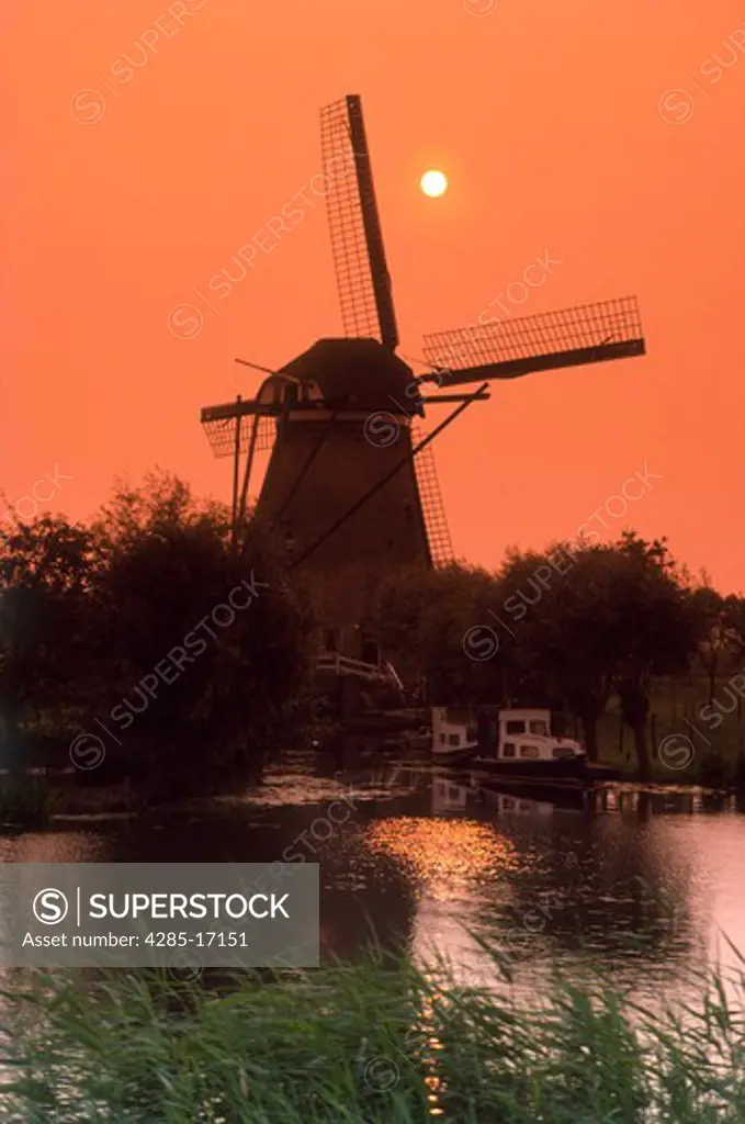 Windmills, Kinderdijk, Holland  ( Netherlands )