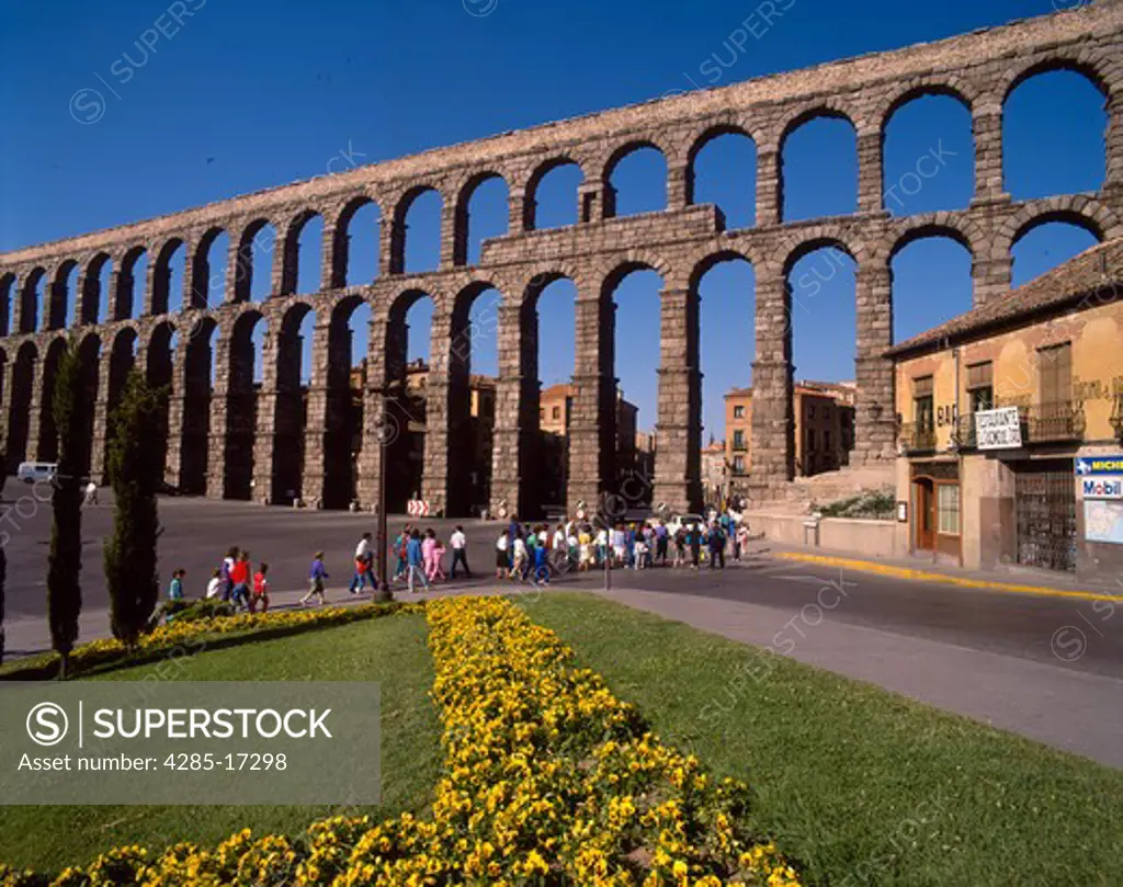 The Roman Aqueduct with tourists. Segovia, Castile, Spain