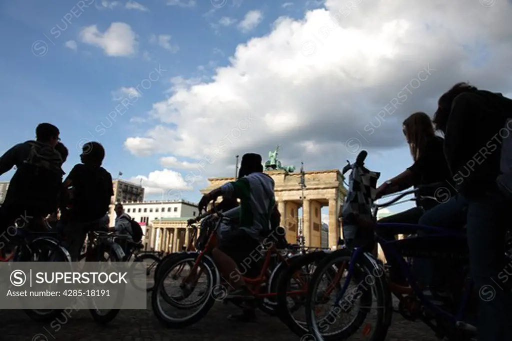 Germany, Berlin, Brandenburg Gate, Brandenburger Tor, 17th June Strasse, Tourists Riding Bicycles