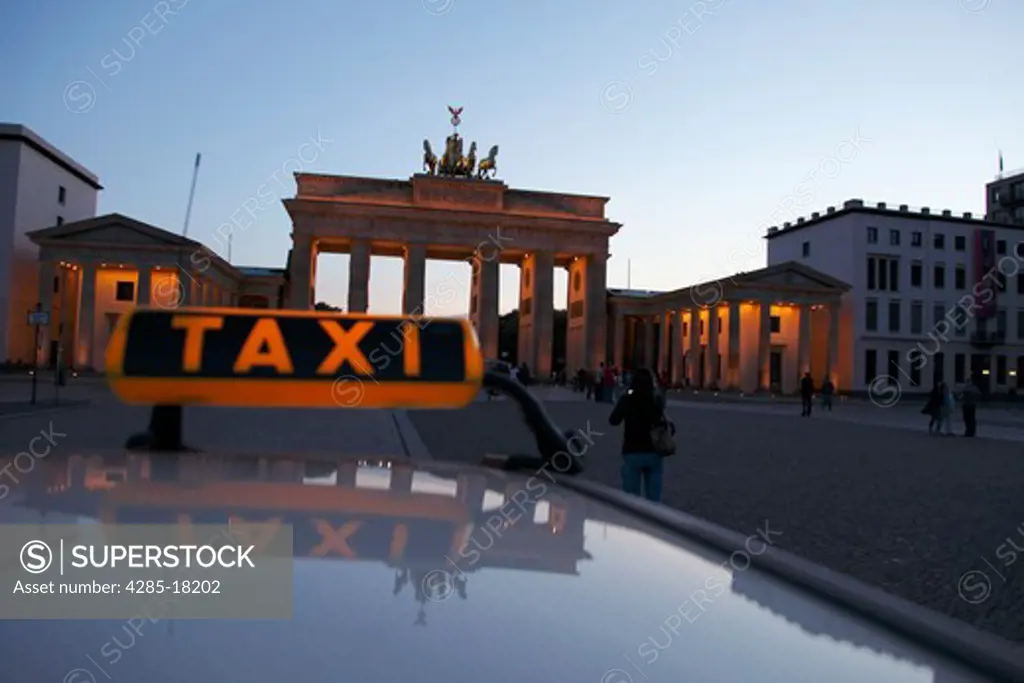 Germany, Berlin, Unter Den Linden, Pariser Platz, Brandenburg Gate, Brandenburger Tor, Taxi Sign and Tourists