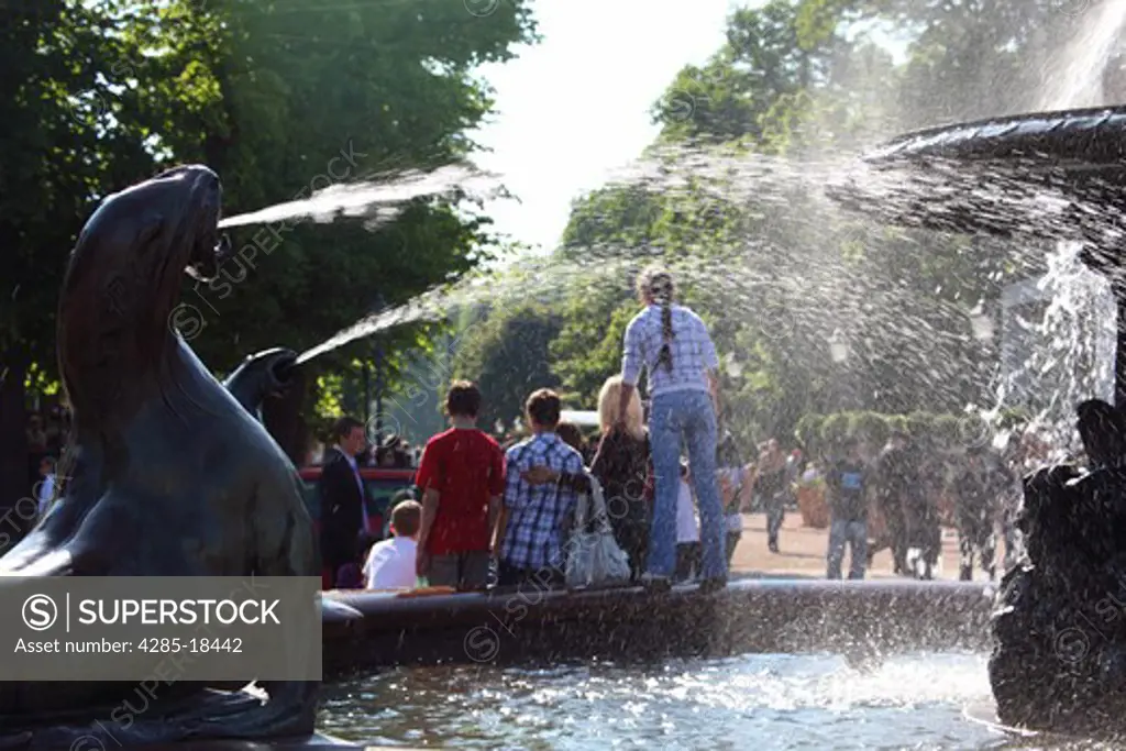 Finland, Helsinki, Helsingfors, Esplanadi Park, Havis Amanda Fountain, Seals Shooting Water, Tourists