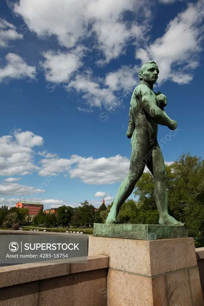 Finland, Region of Pirkanmaa, Tampere, City, Hmeensilta Bridge,, Statue of Hunter by Sculptor Win” Aaltonen