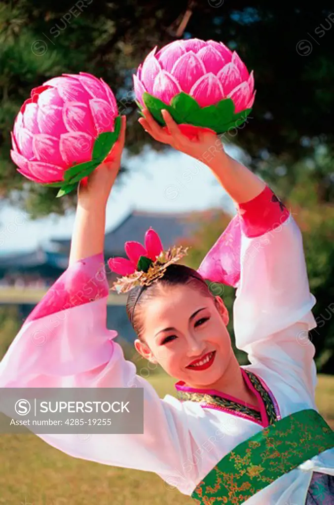 Korea, Kyongju, Shila Traditional Dancer MR47-06