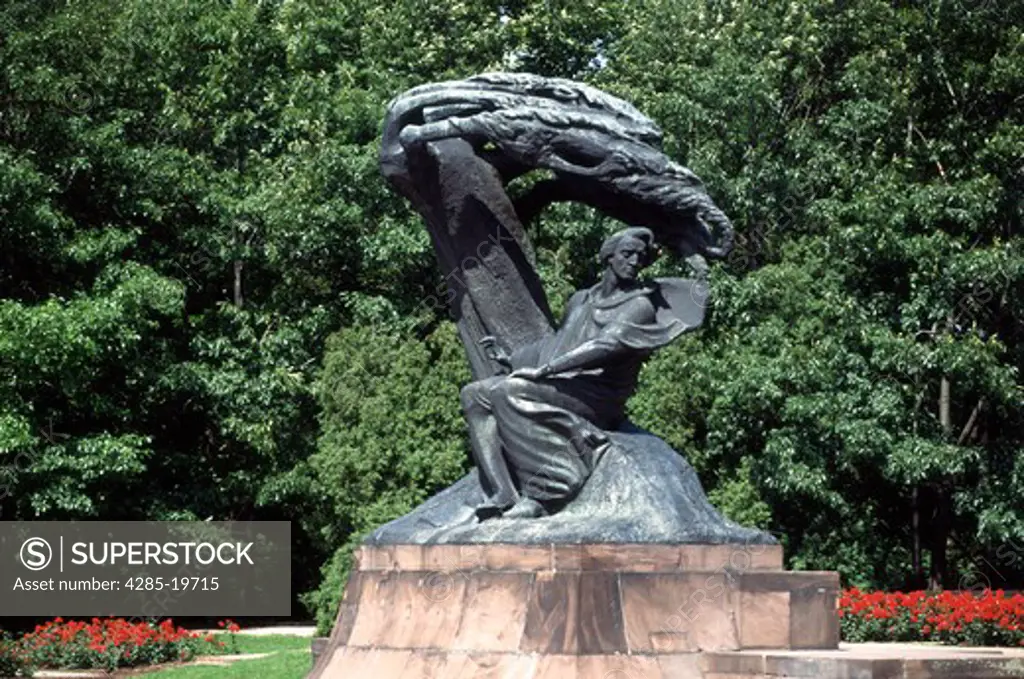 Poland, Warsaw, Lazienki Park, Frederic Chopin Statue
