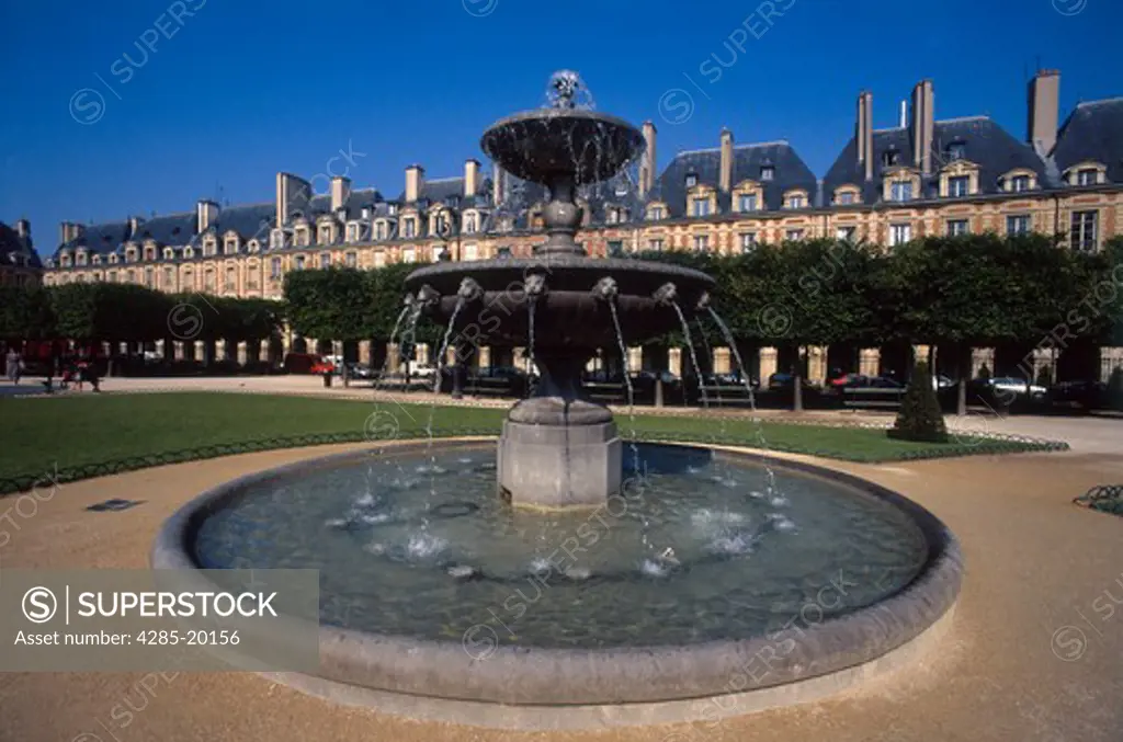 France, Paris, Place de Vosges, Fountain