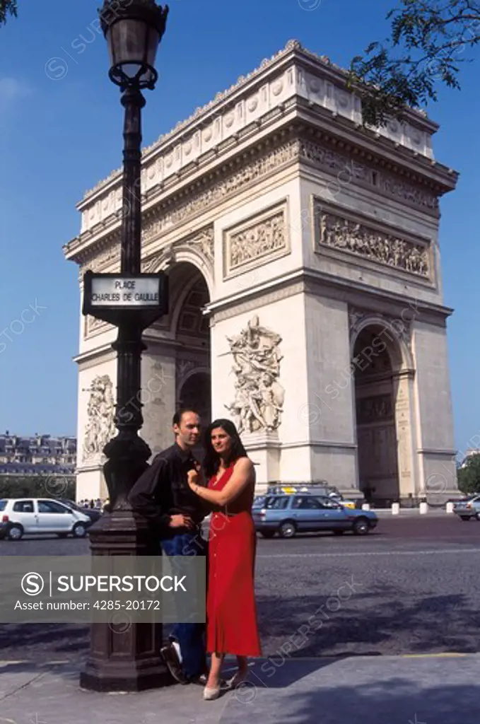 France, Paris, Arc de Triomphe, Couple