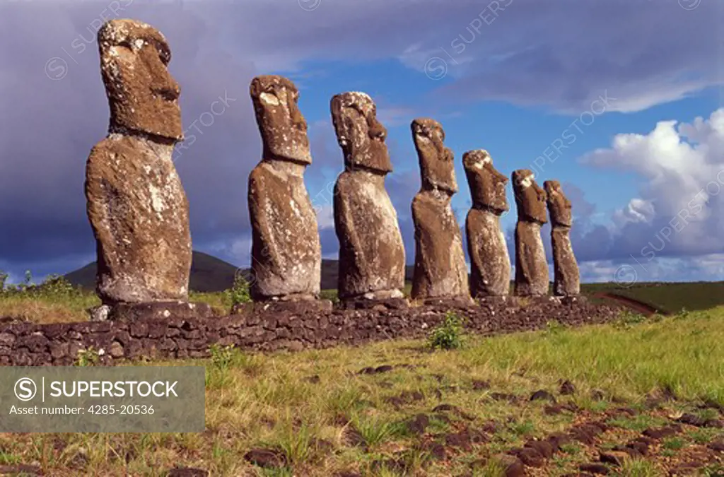 Ahu Akivi, Moai