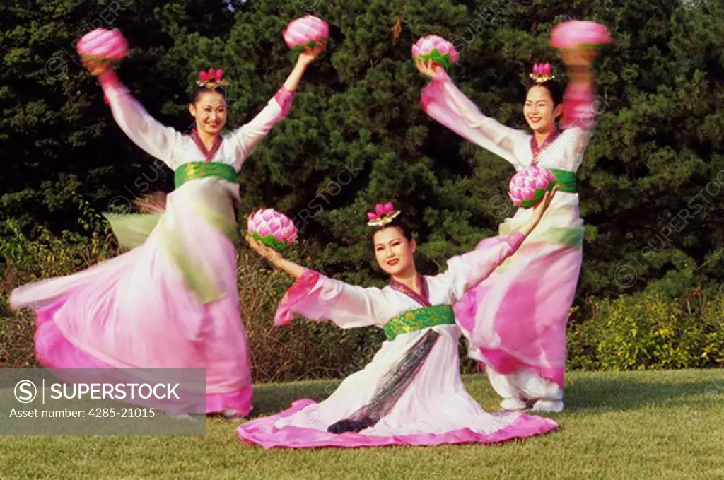 Kyongju, Shila Traditional Dancing