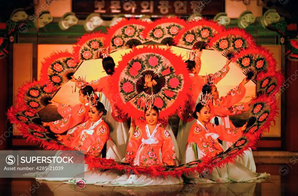 Kyongju, Shila Traditional Dancing, Fans Dance