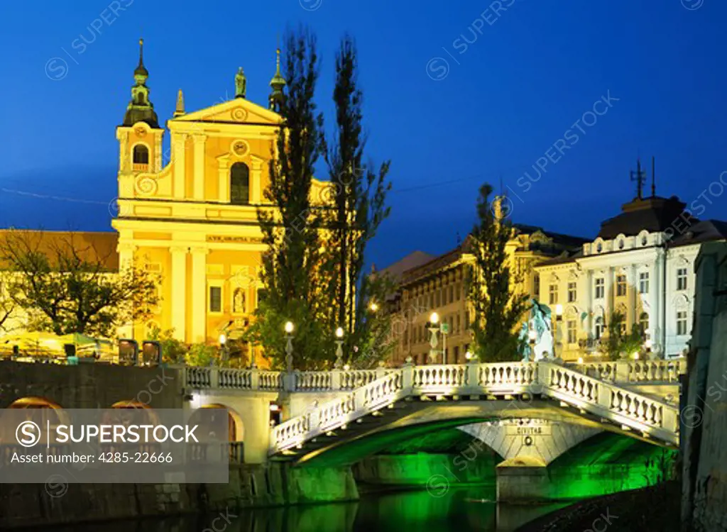 Slovenia, Ljubljana, Preseren Square, Triple Bridge, Franciscan Church of the Annunciation, Night