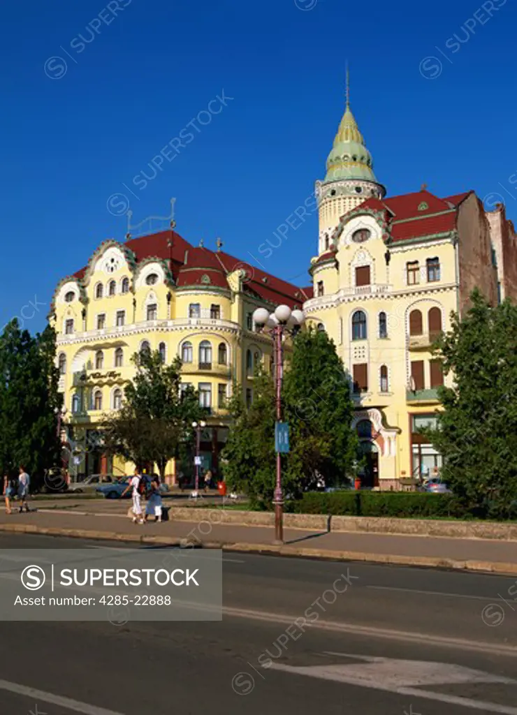 Romania, Crisana Region, Bihor County, Oradea, Piata Unirii, Vulturul Negru (Black Vulture Hotel)