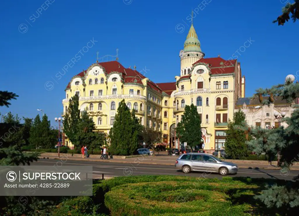 Romania, Crisana Region, Bihor County, Oradea, Piata Unirii, Vulturul Negru (Black Vulture Hotel)