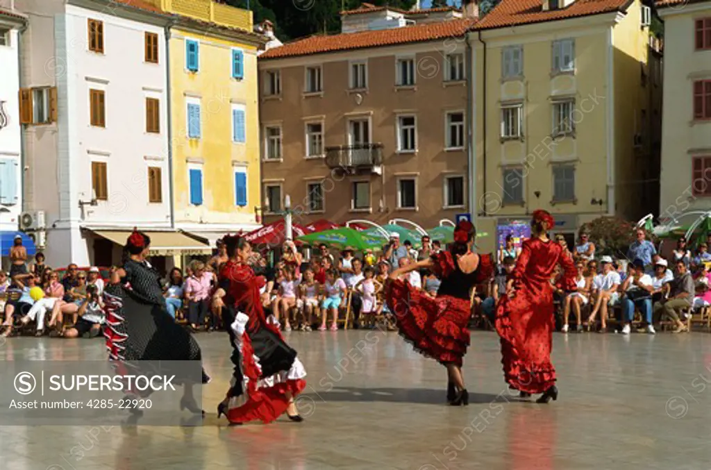 Slovenia, Piran, Old Town, Tartini Square, Dancing