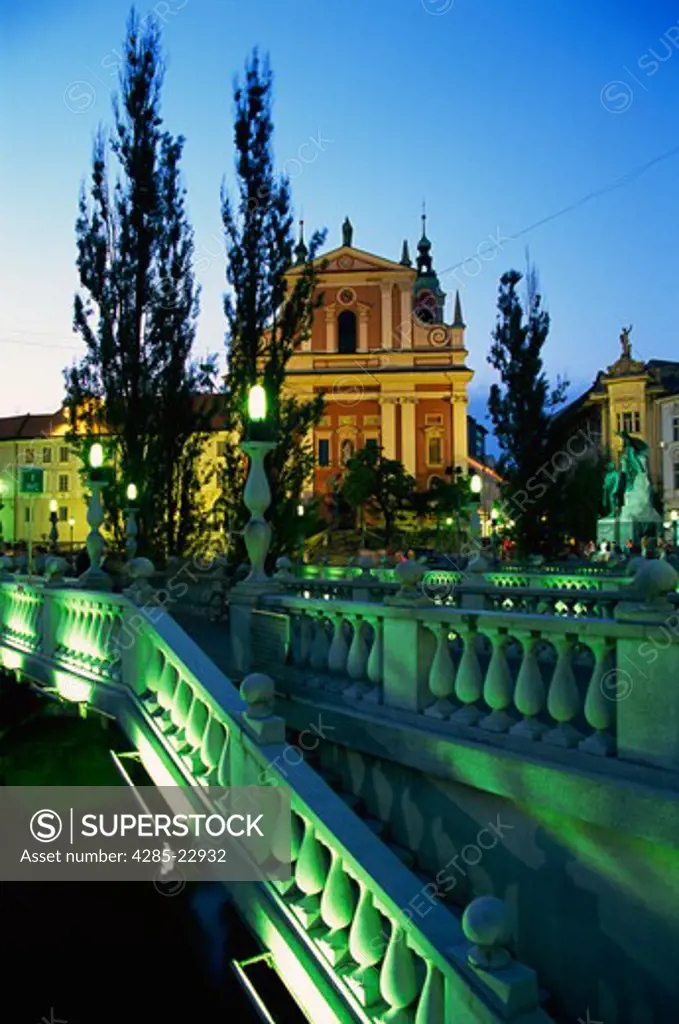 Slovenia, Ljubljana, Preseren Square, Triple Bridge, Franciscan Church of the Annunciation