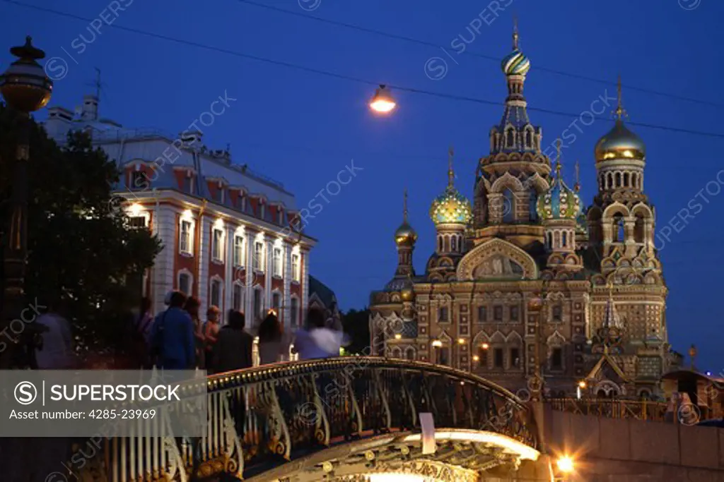 Russia, St Petersburg, Church of the Resurrection (Church on Spilled Blood), Little Stable Bridge (Malo-Konyushennyy most), Floodlit