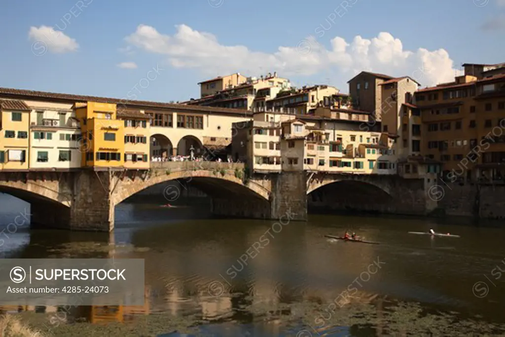 Italy, Tuscany, Florence, Ponte Vecchio Bridge, River Arno
