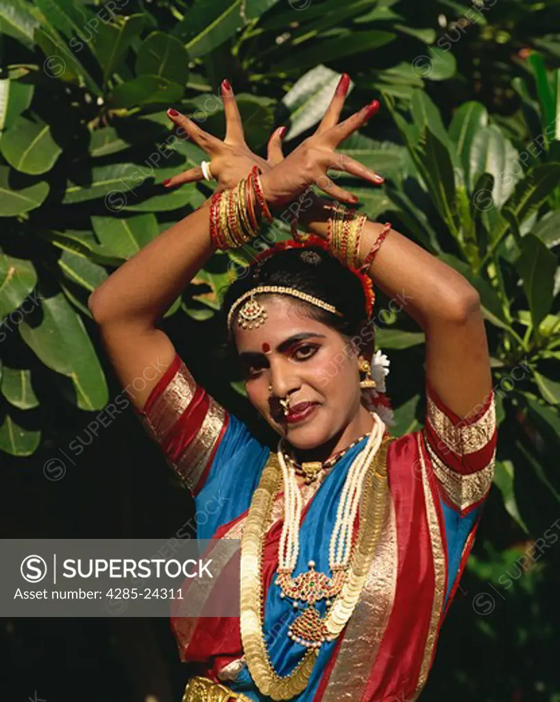 India, Mumbai, Bharatanatyam Dancing