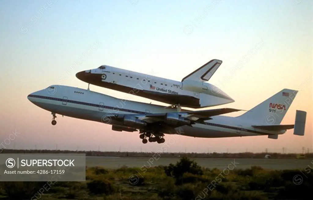 Space Shuttle on-747