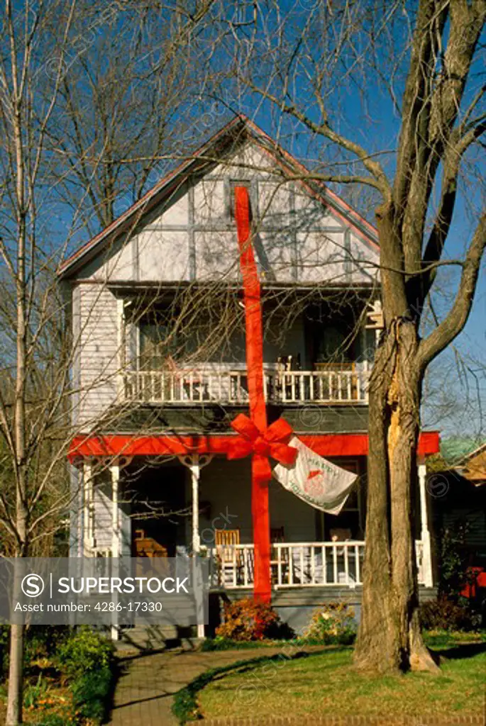House wrapped as gift PR919
