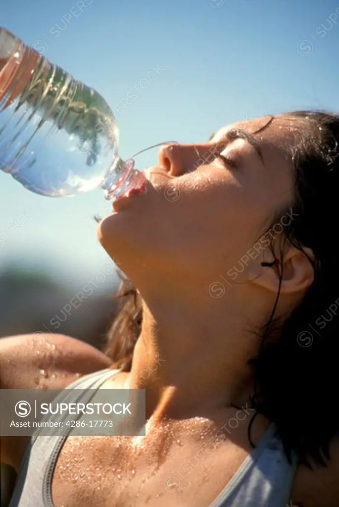 Athlete drinks water #0E4