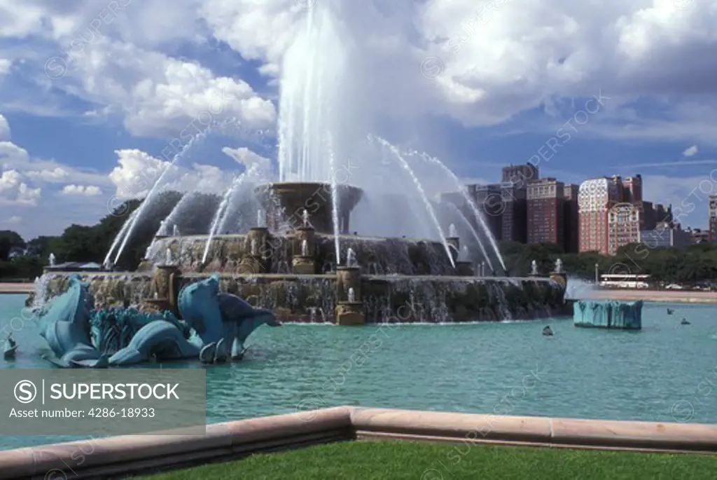 Chicago, Illinois, The Buckingham Memorial Fountain at Grant Park. 