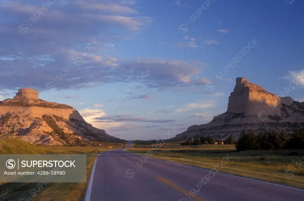 Scotts Bluff, Nebraska, Scenic road at Scotts Bluff National Monument. 