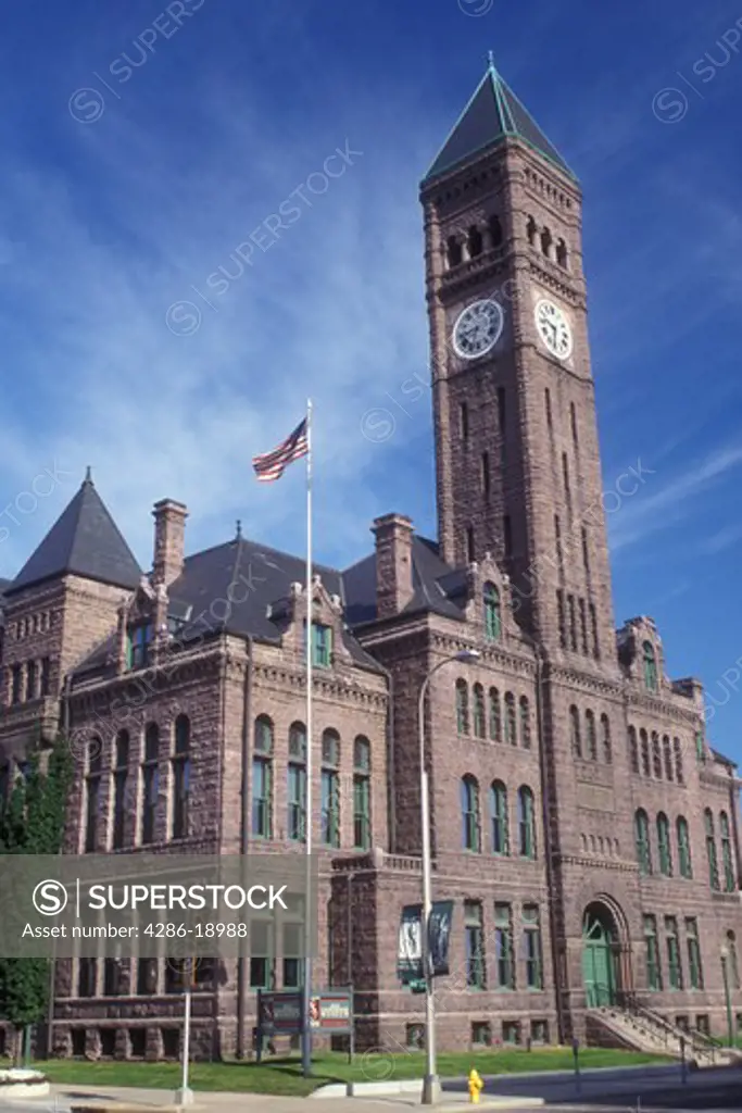 South Dakota, Old Courthouse Museum in Sioux Falls is a 19th century courthouse of Richardson Romanesque architecture.