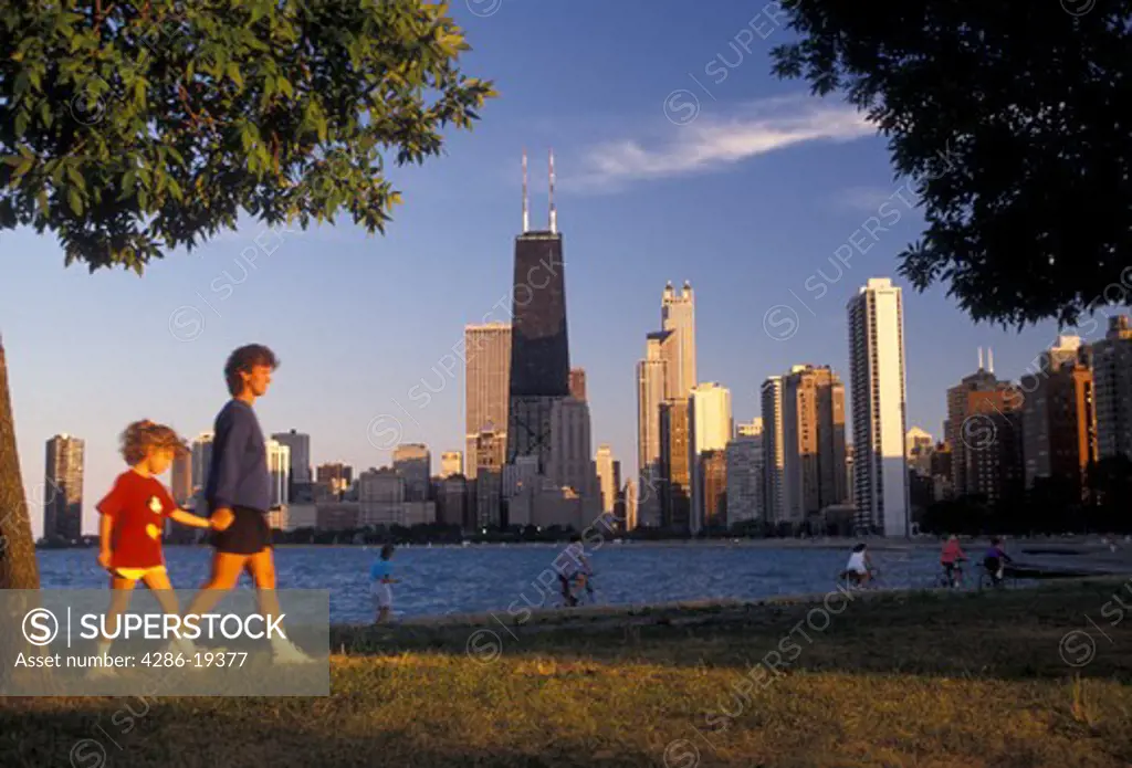 Chicago, skyline, Illinois, Skyline of downtown Chicago from Lincoln Park on Lake Michigan in the state of Illinois. Mother and daughter walking along the waterfront.
