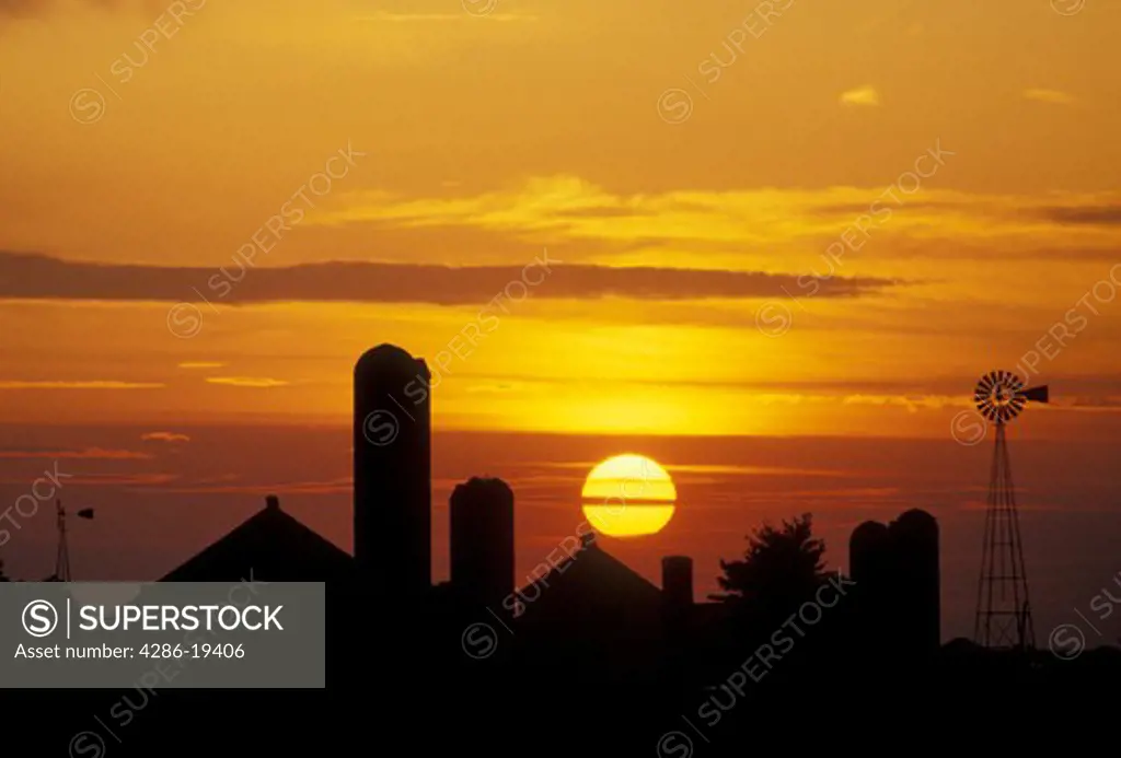 farm, Amish country, silhouette, amish, sun, Lancaster County, Pennsylvania, Pennsylvania Dutch Country, A silhouette of an Amish farm as the big yellow sun sets in the sky in Lancaster in the state of Pennsylvania. 
