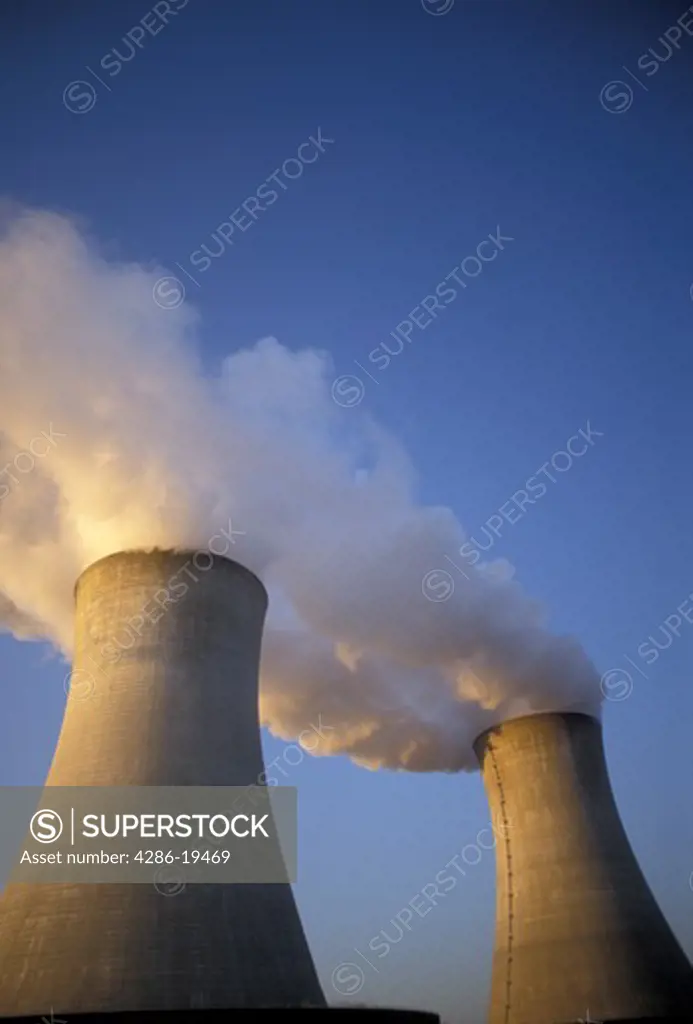 nuclear power plant, cooling towers, Limerick, Pennsylvania, Steam rising from the cooling towers at Philadelphia Electric Company Nuclear Power Generating Station in Limerick in the state of Pennsylvania.