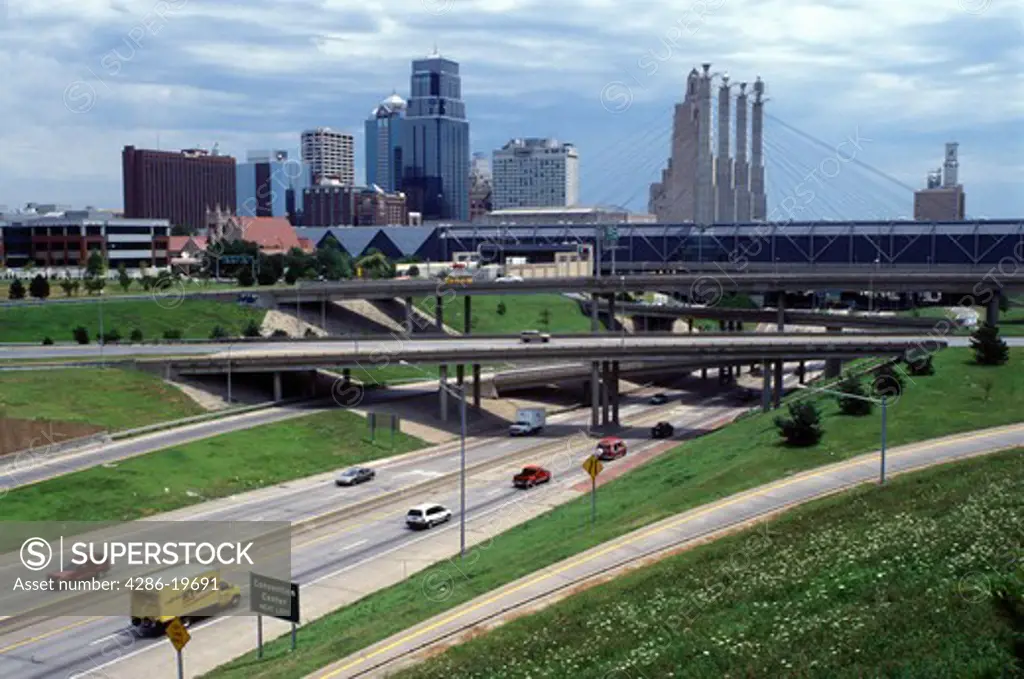 Kansas City, skyline, expressway, MO, Missouri, downtown skyline of Kansas City and I-670/I-35.