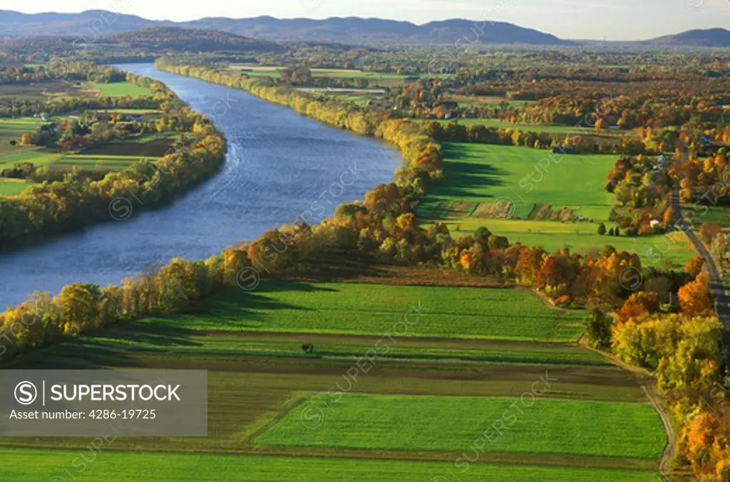 scenic countryside, South Deerfield, MA, Massachusetts, The Connecticut River Valley, Aerial view of the scenic Pioneer Valley along the Connecticut River from Mt. Sugarloaf in South Deerfield in the autumn.