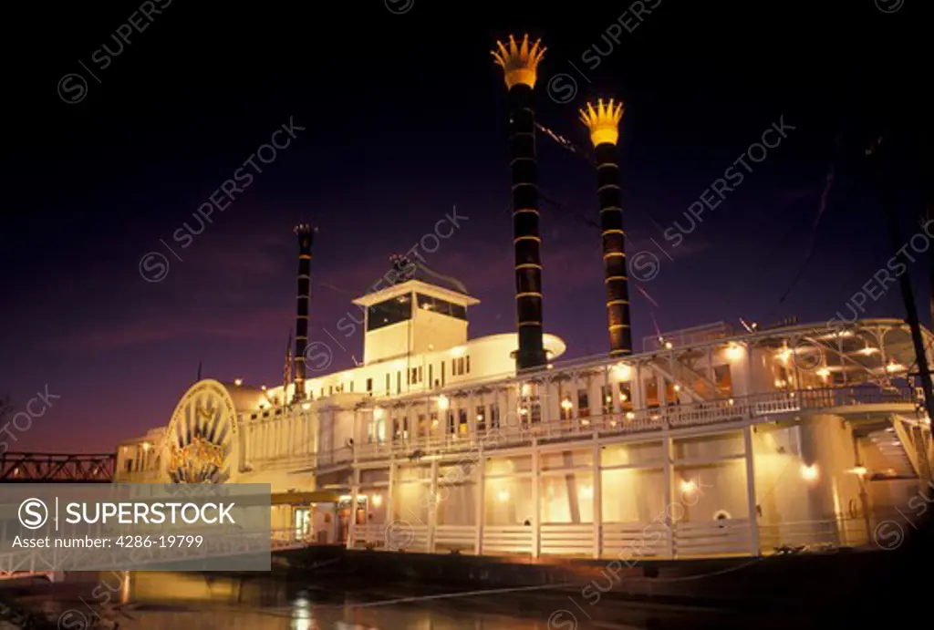 riverboat, casino, sunset, Natchez, Mississippi River, MS, Mississippi, Lady Luck Natchez Riverboat Casino on the Mississippi River at sunset in Natchez. 