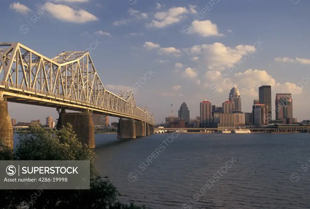 Louisville, skyline, steel bridge, KY, Kentucky, Ohio River, Skyline of downtown Louisville and the G.R. Clark Memorial Bridge crossing the Ohio River 