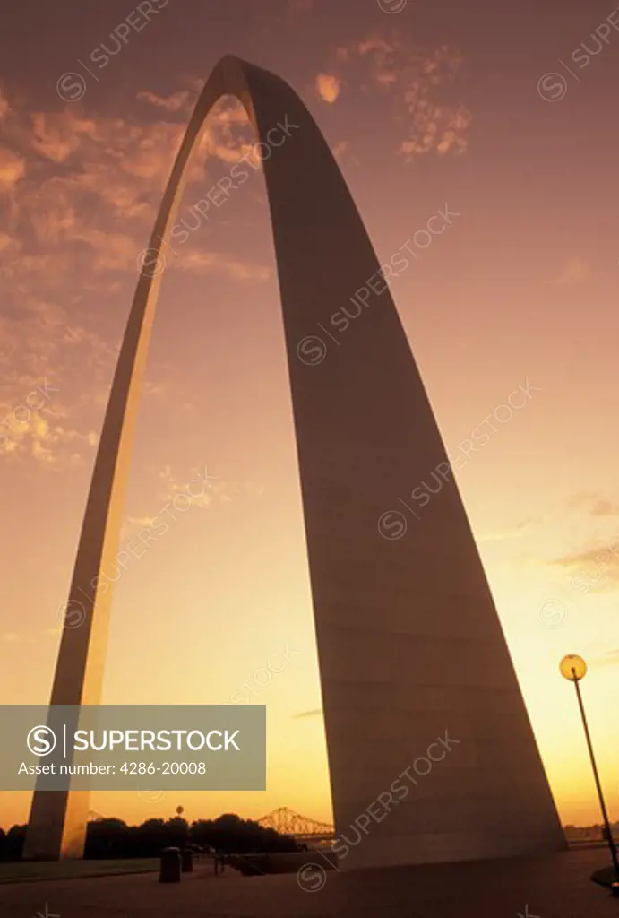 arch, Gateway Arch, St. Louis, MO, Missouri, The Gateway Arch at sunrise in Saint Louis. Jefferson National Expansion Memorial. Gateway to the West.