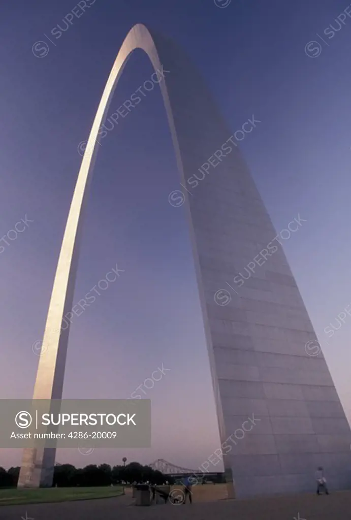 St. Louis, Gateway Arch, MO, Missouri, The Gateway Arch at sunset in Saint Louis. Jefferson National Expansion Memorial. Gateway to the West.