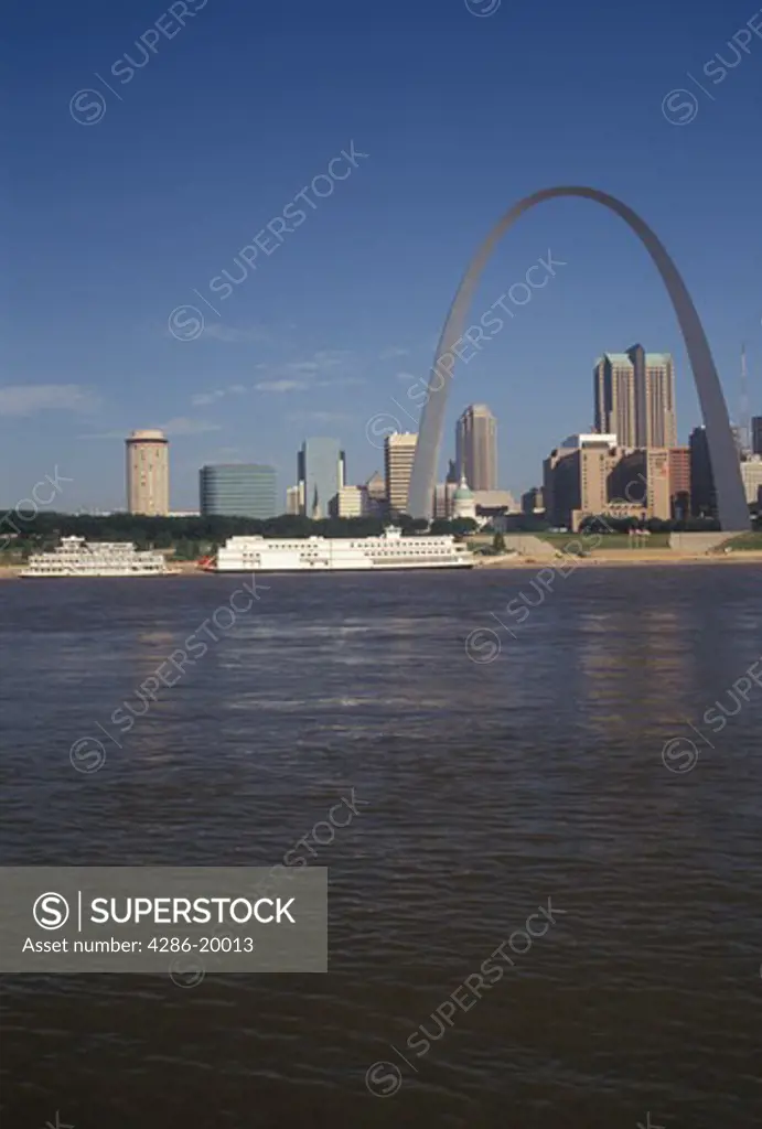 St. Louis, MO, Missouri, View of the skyline of downtown Saint Louis and Gateway Arch from the Mississippi River