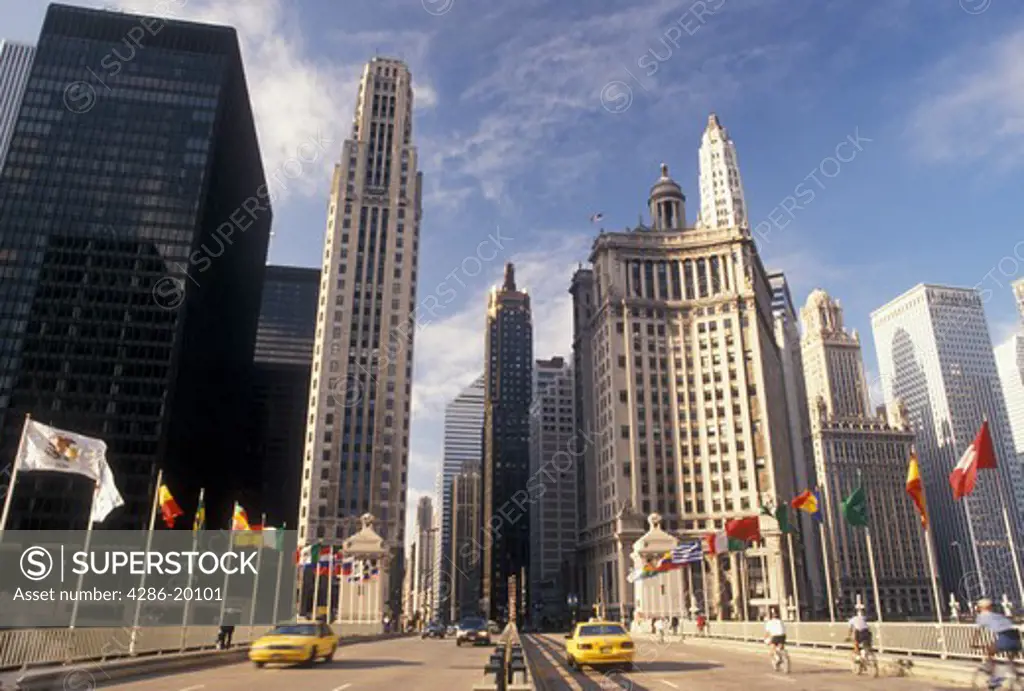 skyline, Chicago, IL, Illinois, Michigan Avenue Bridge and downtown skyline of Chicago.