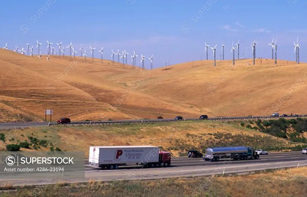 USA, California, Altamont Pass with windmills and highway traffic 