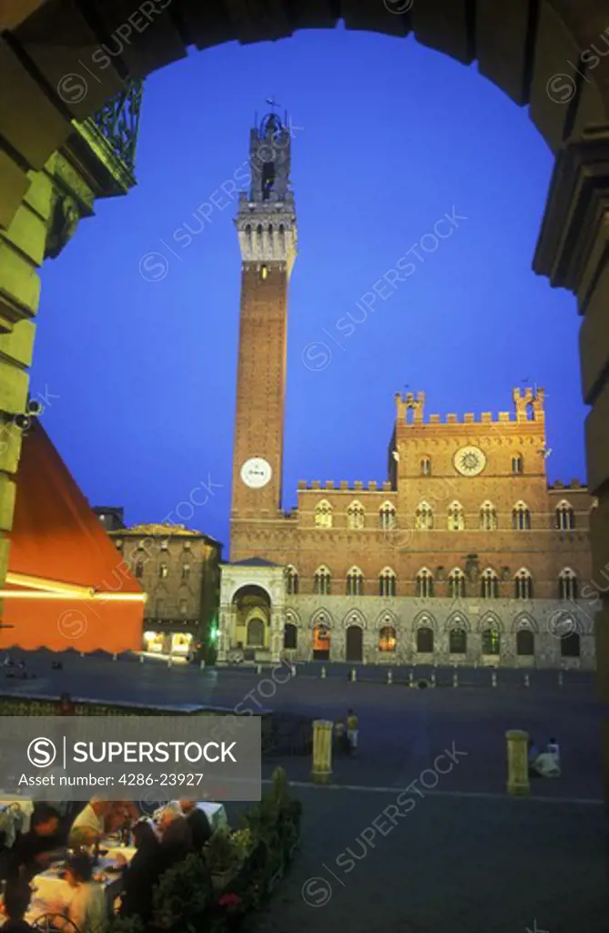 Italy.Tuscany, Siena, Piazza del Campo, Palazzo Pubblico, Torre del Mangia